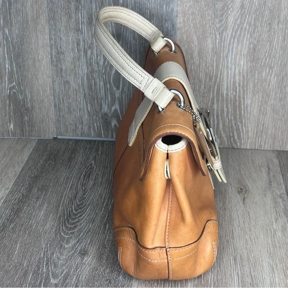Vintage Coach Soho Vachetta Leather Top Handle Bag Classic Buckle Detail